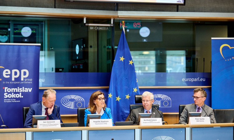 Dzieci w centrum europejskiej polityki zdrowotnej i badań pediatrycznych - IPCZD w Parlamencie Europejskim