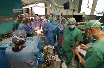 Operacja przeszczepienia wątroby z jednoczasowym zastosowaniem krążenia pozaustrojowego (ECMO)